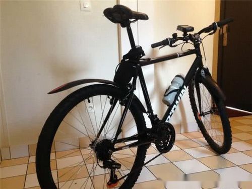 原創(chuàng) 寶馬撞壞自行車,扔500就想了事,自行車主 準備賣車吧